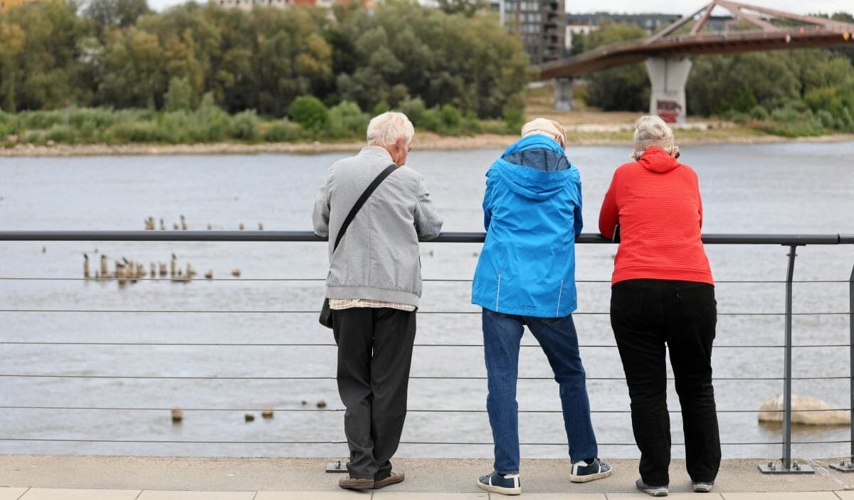 Varsova daki vistul un seviyesi rekor duzeyde dusuk daha da kotulesecek bolge sakinlerinin suyu bitecek mi 7120