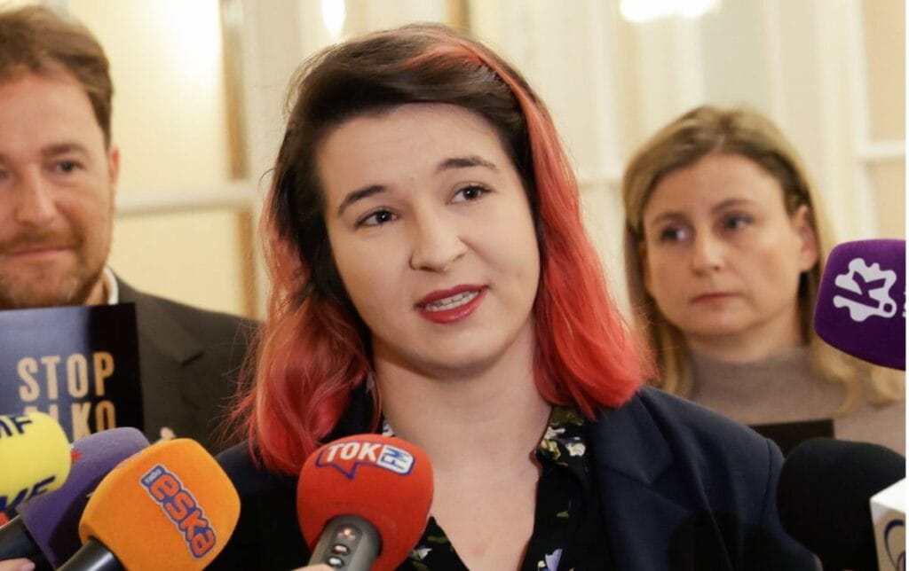 varsova meclis uyesinin karistigi olay bir aciklama yayinladi daha guclu bir sekilde geri donecegime inaniyorum 7233