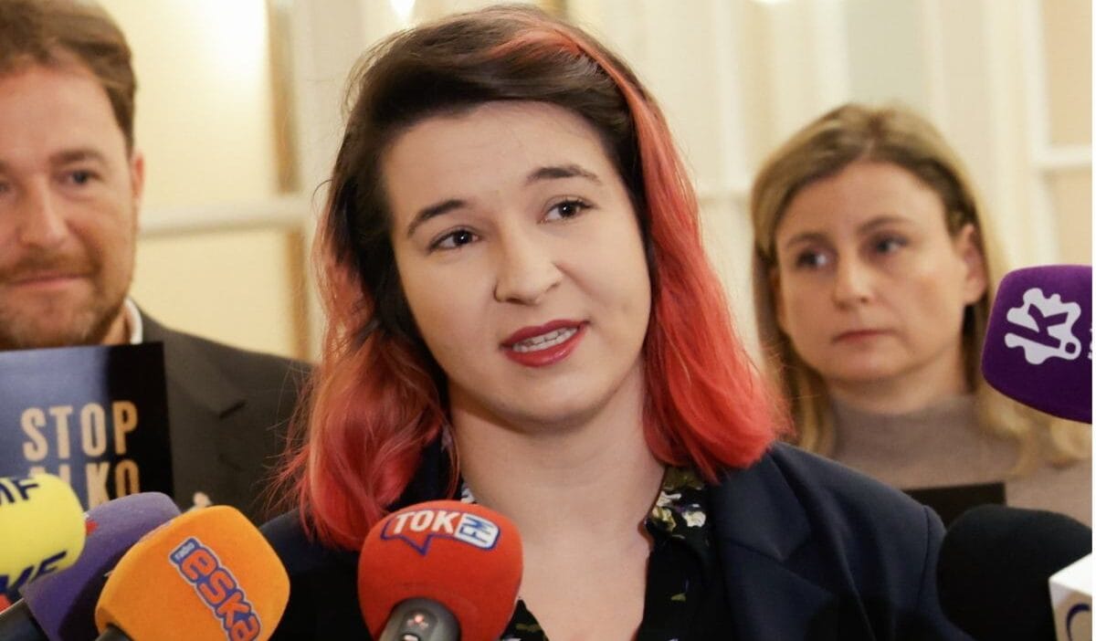 Varsova meclis uyesinin karistigi olay bir aciklama yayinladi daha guclu bir sekilde geri donecegime inaniyorum 7233