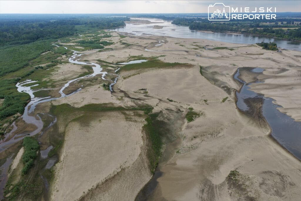 Varşova'nın bulvarlarında vistül seviyesi rekor düşük seviye olan 8 santimetreye ulaştı 1 Varsova nin bulvarlarinda vistul seviyesi rekor dusuk seviye olan 8 santimetreye ulasti 7096
