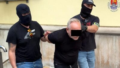 Varşova'nın merkezinde polis eylemi. Tutuklulardan biri "nightingale". Bir video var 4 Varsova nin merkezinde polis eylemi tutuklulardan biri nightingale bir video var 6069