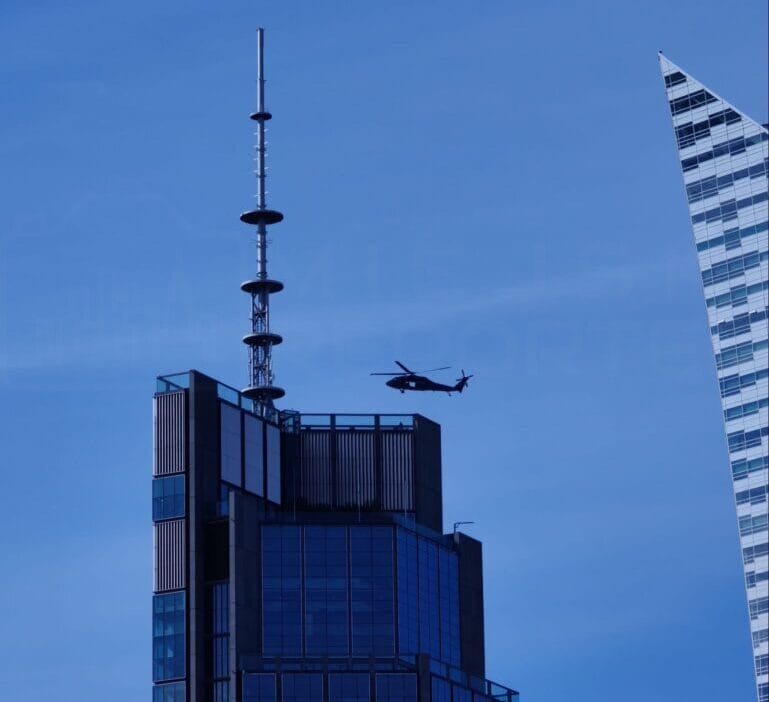 Varşova'nın merkezinde tatbikat. Kara şahin iş başında 1 Varsova nin merkezinde tatbikat kara sahin is basinda 6610