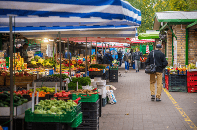 Varsova pazarlari bosa gitmiyor sekiz cumartesi boyunca herkes icin egitim ve yemek pisirme 7451