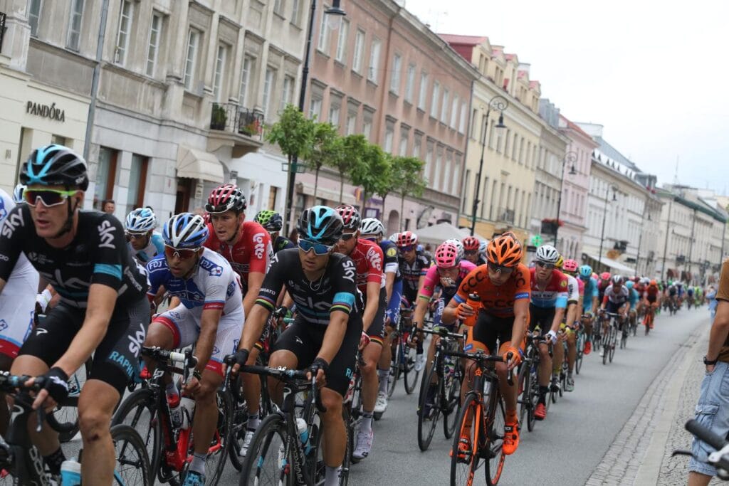 Varsova savasi turu 2025 sehir merkezi guzergahinda engeller servis yollari park yasagi 6230