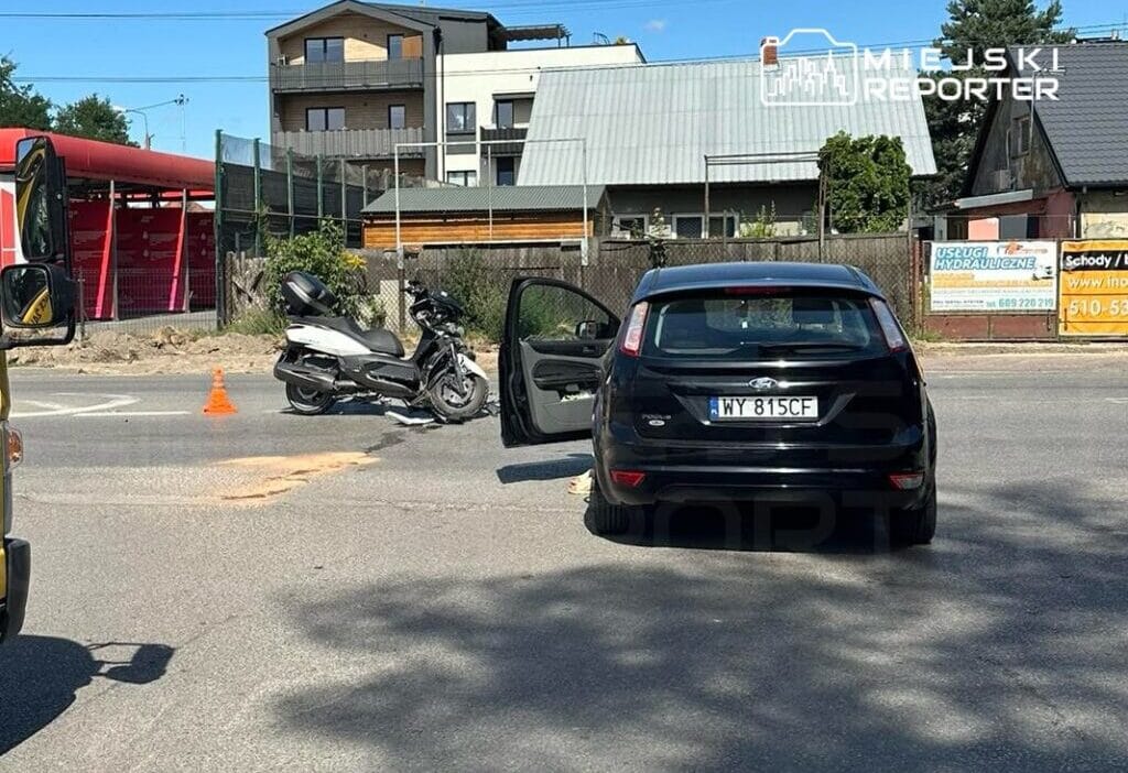 Varsova yakinlarinda bir motosikletli ile bir otomobil carpisti tek tekerlekli bisiklet surucusu hastanede 6116