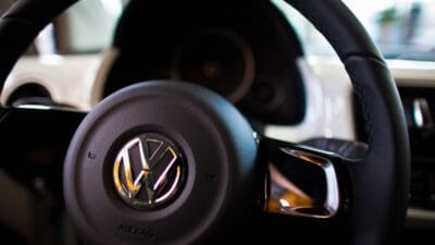 Volkswagen kölelik nedeniyle cezalandırıldı. Bu ceza brezilya'da bir iş mahkemesi tarafından verilen en yüksek ceza oldu 3 Volkswagen kolelik nedeniyle cezalandirildi bu ceza brezilya da bir is mahkemesi tarafindan verilen en yuksek ceza oldu 8040