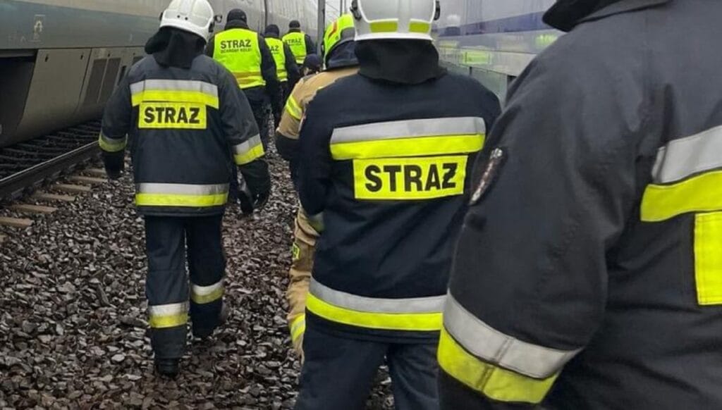 wielkopolski nde arac ile tren carpismasinda dort olu 4494