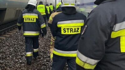 Wielkopolski'nde arac ile tren çarpışmasında dört ölü 4 Wielkopolski nde arac ile tren carpismasinda dort olu 4494