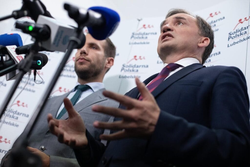 ziobro isin pesini birakmiyor tusk ve zurek i savciliga sikayet edecek 8006