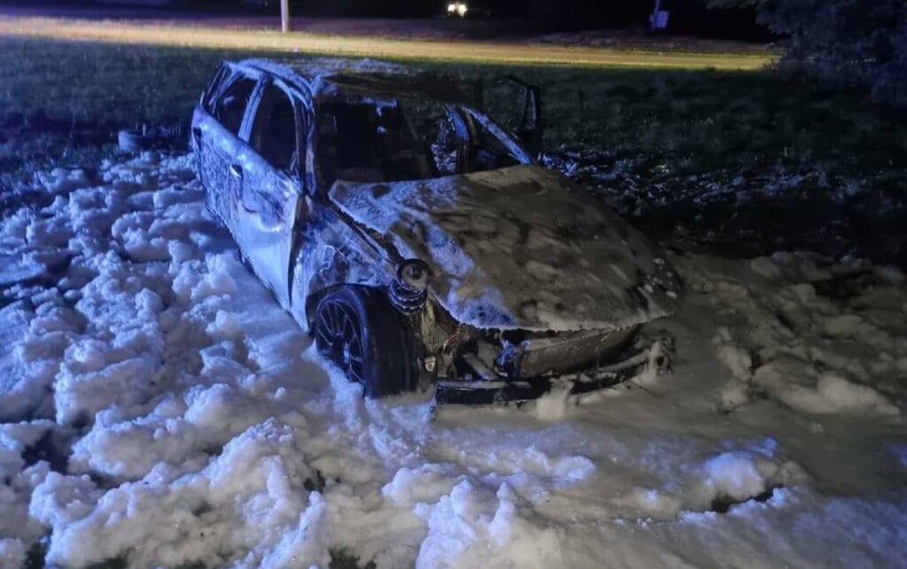 19 yasindaki genc saatte 260 km hizla gidiyordu araba alev aldi genc oldu yeni bir karar var 13108