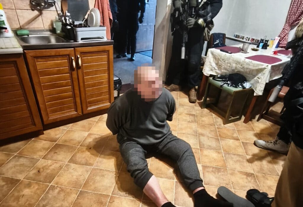 19 yildir saklanan soygun sucundan aranan tehlikeli bir suclu yakalandi terorle mucadele ekipleri is basinda vi deo 14195