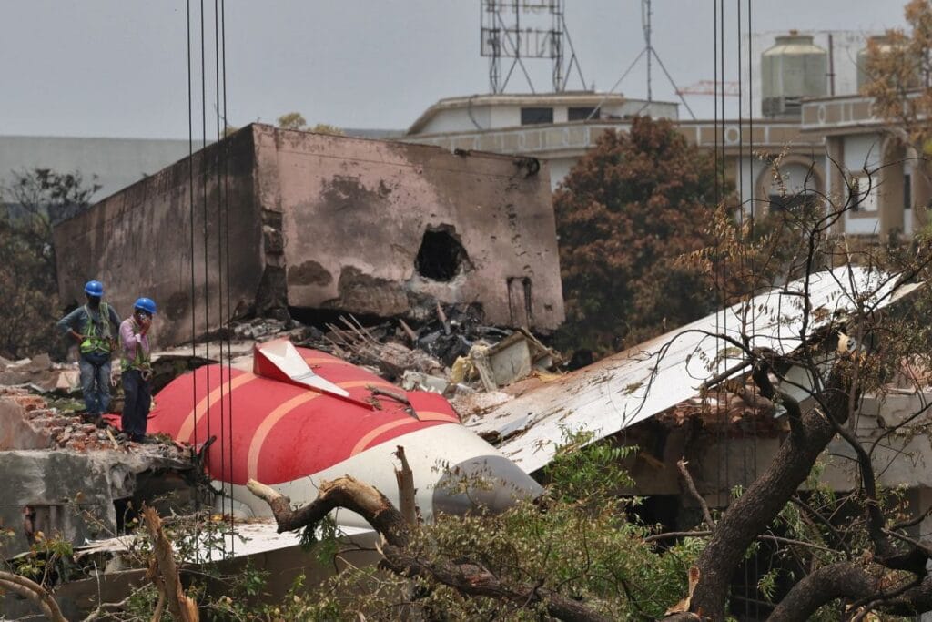 air india ucak kazasi kurbanlarin aileleri dava acti bos bos oturdular 11886