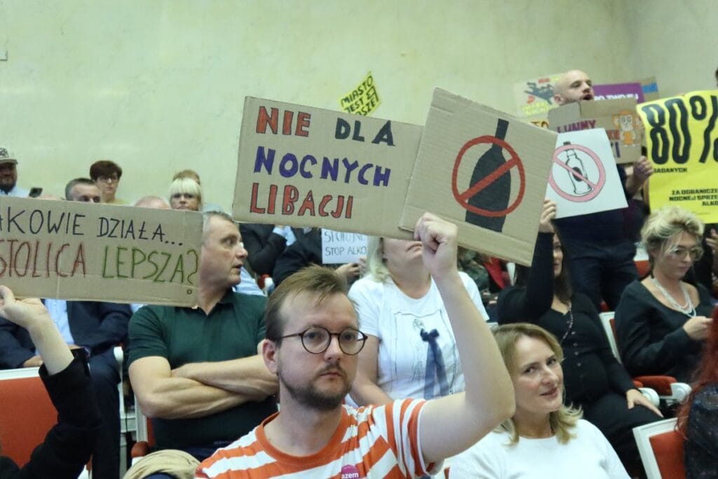 alkol satis yasaginda geri donus ko yeni bir pozisyon atiyor bolge sakinleriyle alay etmek 11757