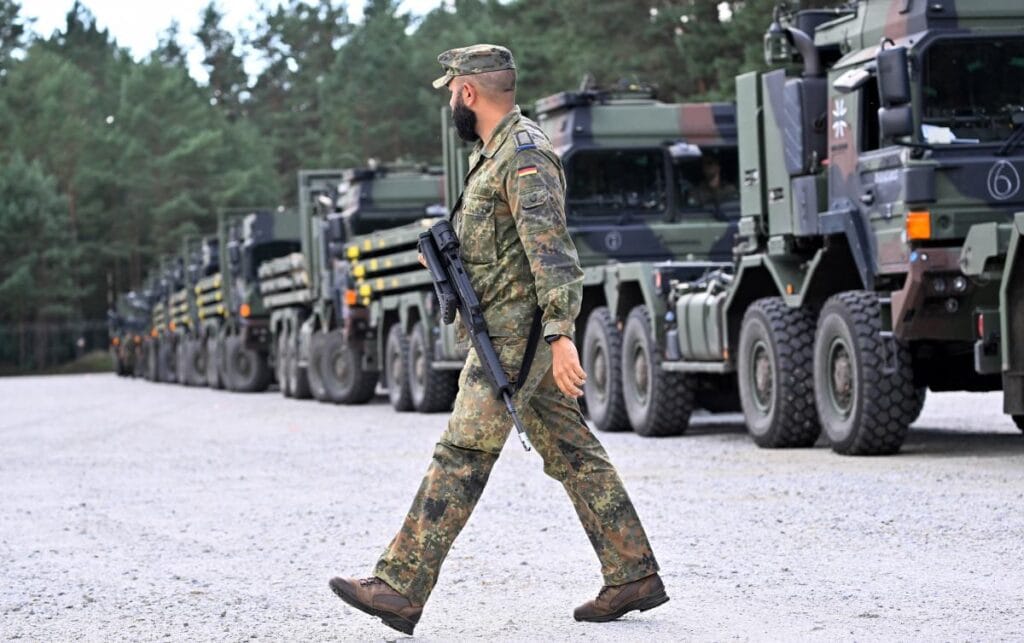 almanya da buyuk capli manevralar 500 askerin katildigi bir kongre birkac yuz kilometre yol kat edecek 11391