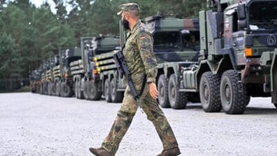 Almanya da buyuk capli manevralar 500 askerin katildigi bir kongre birkac yuz kilometre yol kat edecek 11391