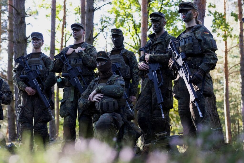 almanya da giderek daha fazla insan orduya katiliyor i leriye dogru onemli bir adim 12232