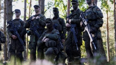 Almanya'da. Giderek daha fazla insan orduya katılıyor. "i̇leriye doğru önemli bir adım". 3 Almanya da giderek daha fazla insan orduya katiliyor i leriye dogru onemli bir adim 12232