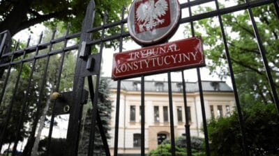 Anayasa mahkemesi iktidardakilerin lehine donuyor yeni bir olusum icin bir sans ve yargiclar icin para 9392