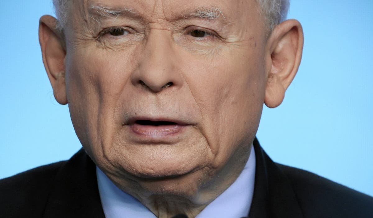 Anketler pis icin acimasiz kaczynski nin baska secenegi yok 9212