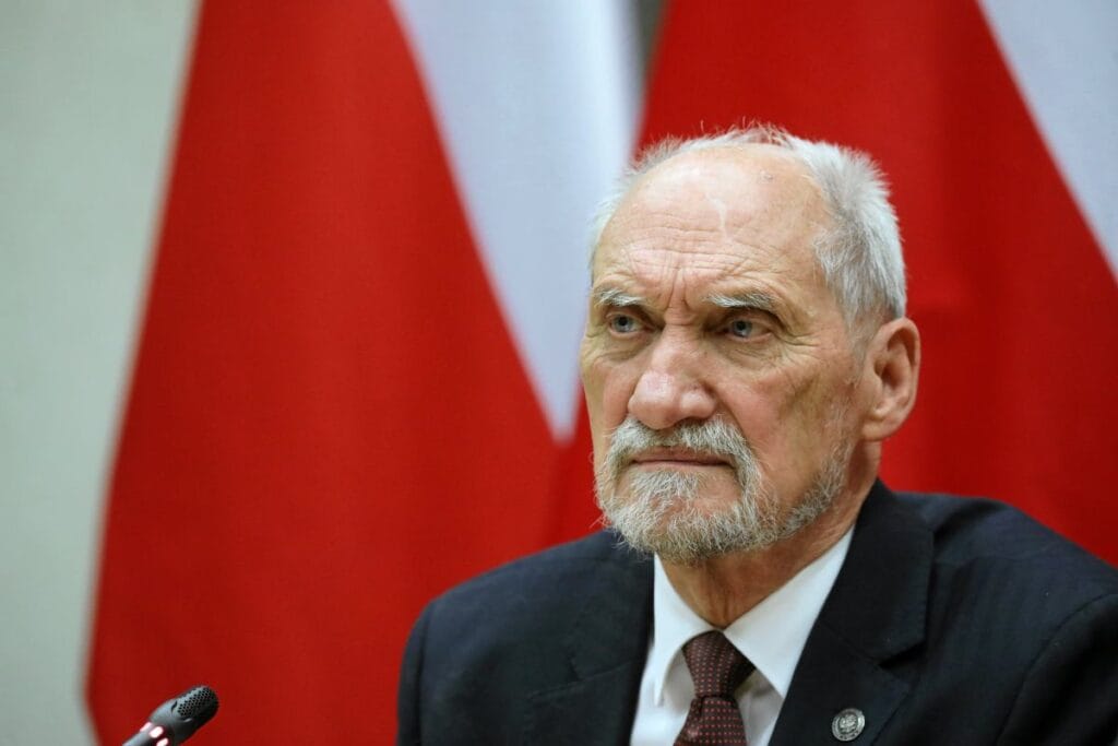 antoni macierewicz icin mahkemede yenilgi ozur dilemek zorunda kalacak 14075