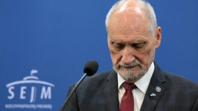 Antoni macierewicz suçlamayı duydu. Smolensk felaketiyle ilgili. 4 Antoni macierewicz suclamayi duydu smolensk felaketiyle ilgili 8810
