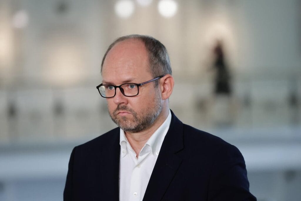 baskanlik sarayindan bir bakan sikorski ye igne batirdi sok edici bir saflik 11442