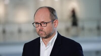 Baskanlik sarayindan bir bakan sikorski ye igne batirdi sok edici bir saflik 11442