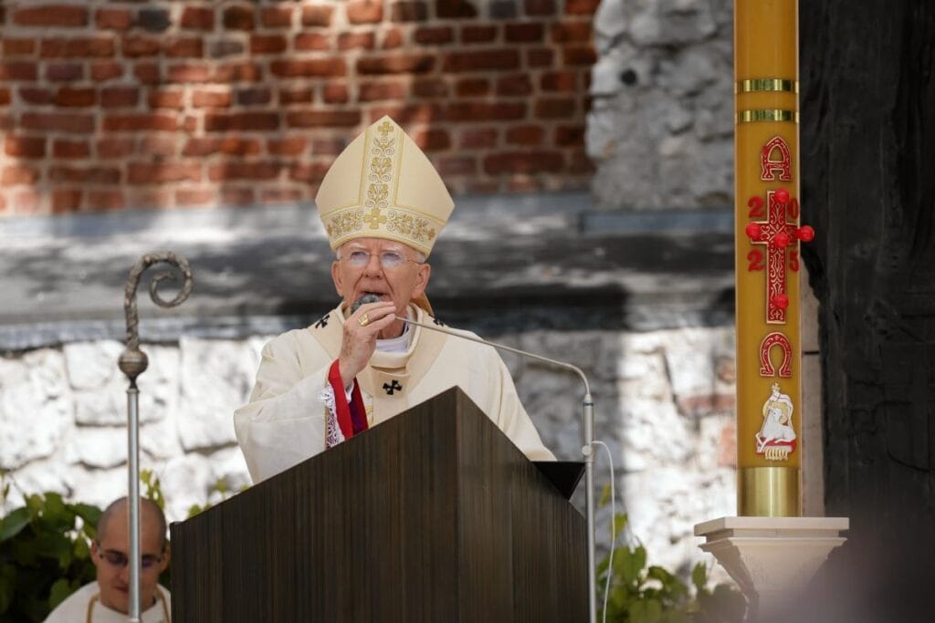 baspiskopos marek j draszewski gurluyor egitim bakanligi cocuklari guzellikten mahrum birakmak icin gercekten her seyi yapiyor 11130