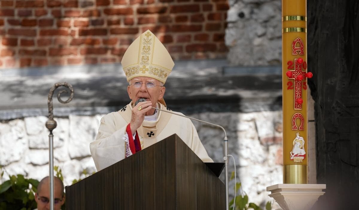 Baspiskopos marek j draszewski gurluyor egitim bakanligi cocuklari guzellikten mahrum birakmak icin gercekten her seyi yapiyor 11130