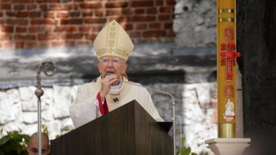 Baspiskopos marek j draszewski gurluyor egitim bakanligi cocuklari guzellikten mahrum birakmak icin gercekten her seyi yapiyor 11130