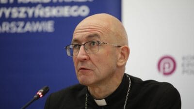 Baspiskopos taklidi yapmak kilise tuzak konusunda uyardi 11253