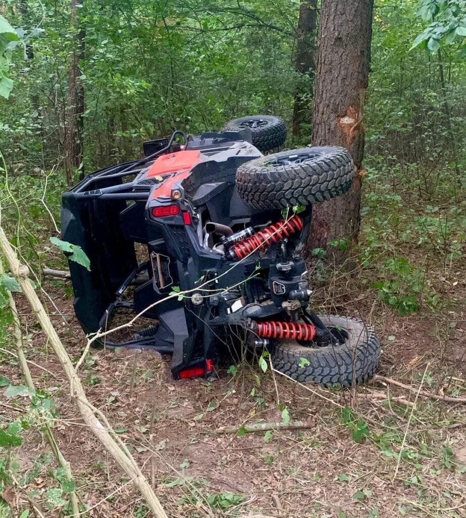 bebek arabasi agaca carpti 15 yasindaki surucu agir yaralandi uc cocuk yaralandi gucleri olmayan genc 13841