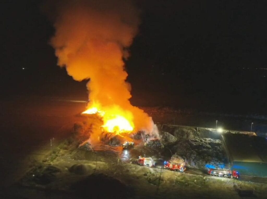 bel yce de yangin yeni bilgiler yanik kokusu lublin yakinlarinda bile hissediliyor 8466