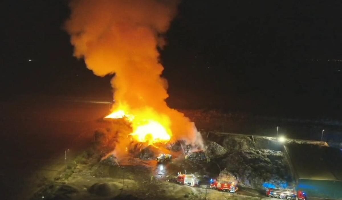 Belżyce'de yangın. Yeni bilgiler. "yanık kokusu lublin yakınlarında bile hissediliyor". 1 Bel yce de yangin yeni bilgiler yanik kokusu lublin yakinlarinda bile hissediliyor 8466