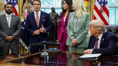 Beyaz saray da olasi toplu isten cikarmalar hayatlarinizi mahvetmek istiyorlar 13201