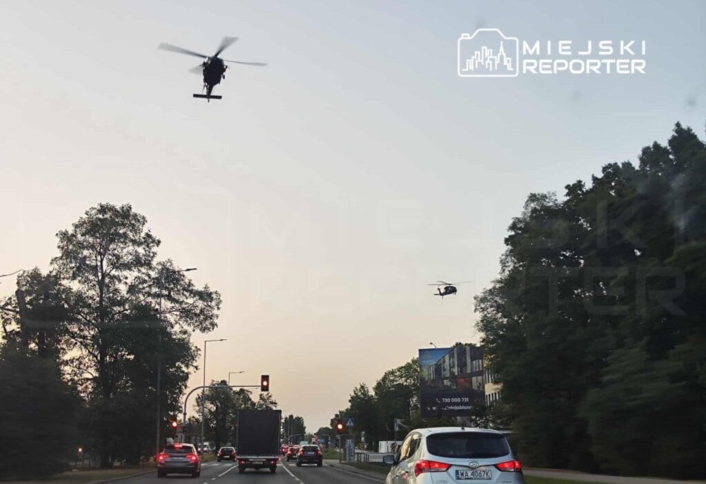 Białołęka bölgesinde askeri tatbikat. Bölge sakinlerinin başlarının üzerinde üç kadar helikopter 1 Bia o ka bolgesinde askeri tatbikat bolge sakinlerinin baslarinin uzerinde uc kadar helikopter 9884