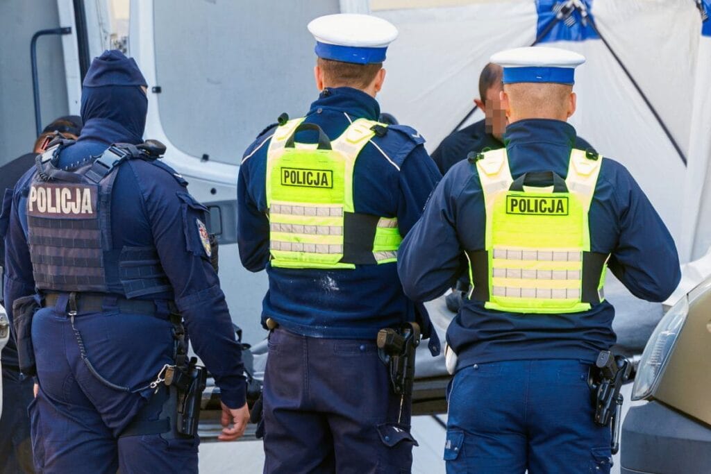 bialystok ta icinde folyo paket bulunan bir balon dustu piroteknikciler is basinda 13493