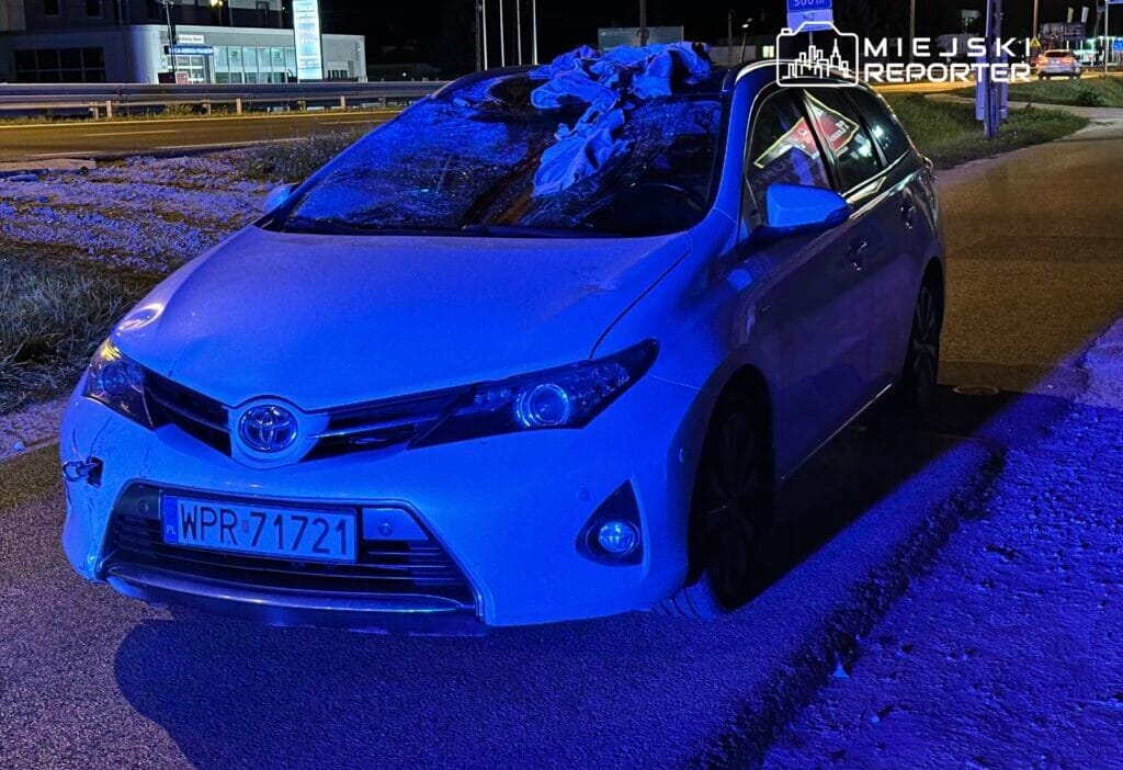 Bilinci yerinde olmayan bir bisiklet surucusu bir otomobille carpistiktan sonra hastaneye kaldirildi lpr helikopteri is basinda 13180