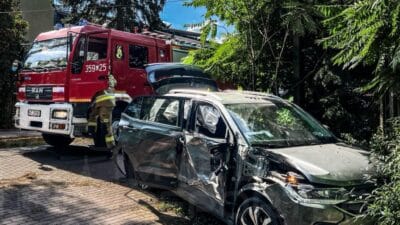 Bir ağaca çarpmışlar ve yaya olarak kaçmışlar. Araba sistemlerde aranıyor olarak gösterildi. 3 Bir agaca carpmislar ve yaya olarak kacmislar araba sistemlerde araniyor olarak gosterildi 11853