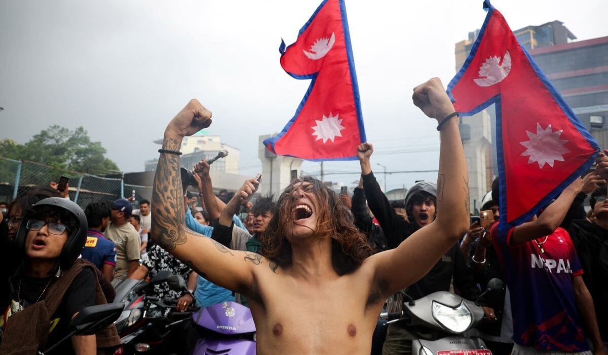 Bir bakanı görevden aldılar, yeni bir başbakan seçtiler. Nepal'in z kuşağı devrimi 1 Bir bakani gorevden aldilar yeni bir basbakan sectiler nepal in z kusagi devrimi 11238