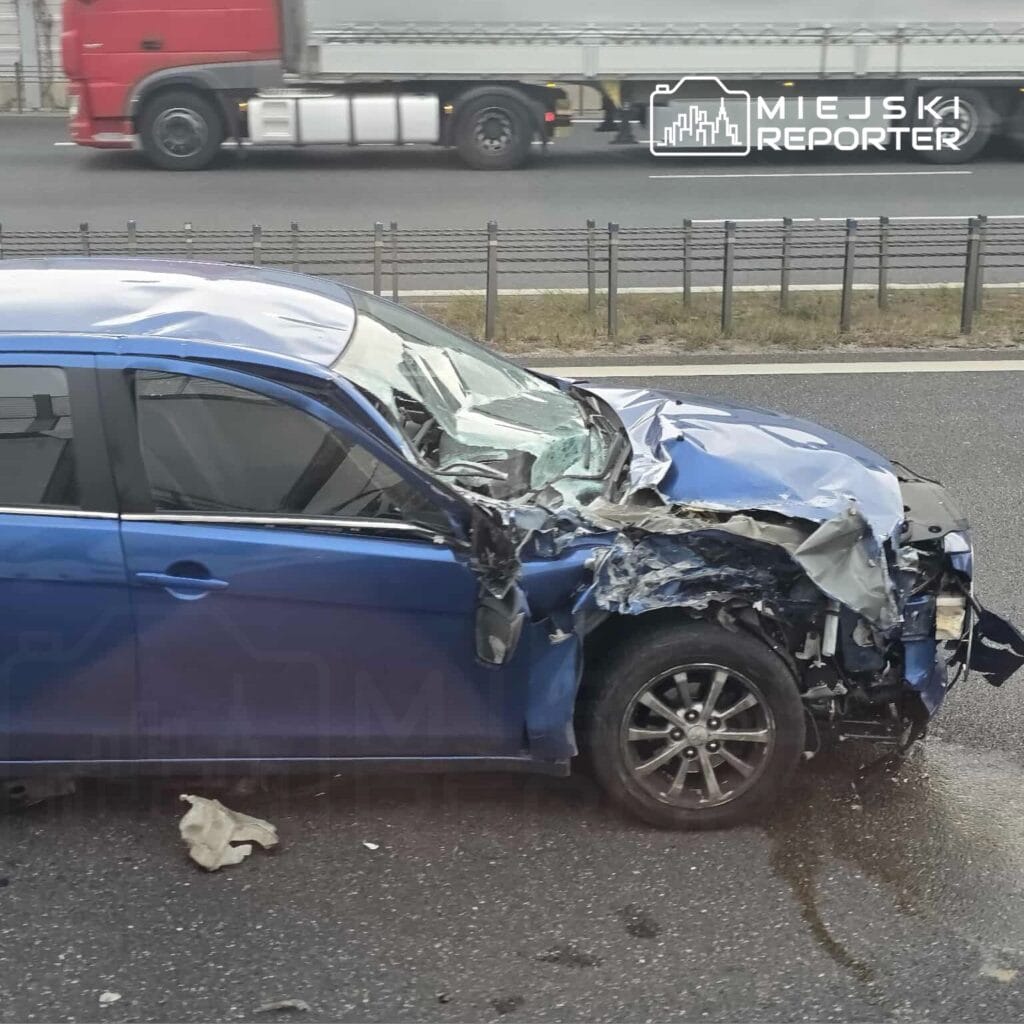 bir binek arac s2 yolunda bir minibuse arkadan carpti uc serit trafige kapatildi 14054