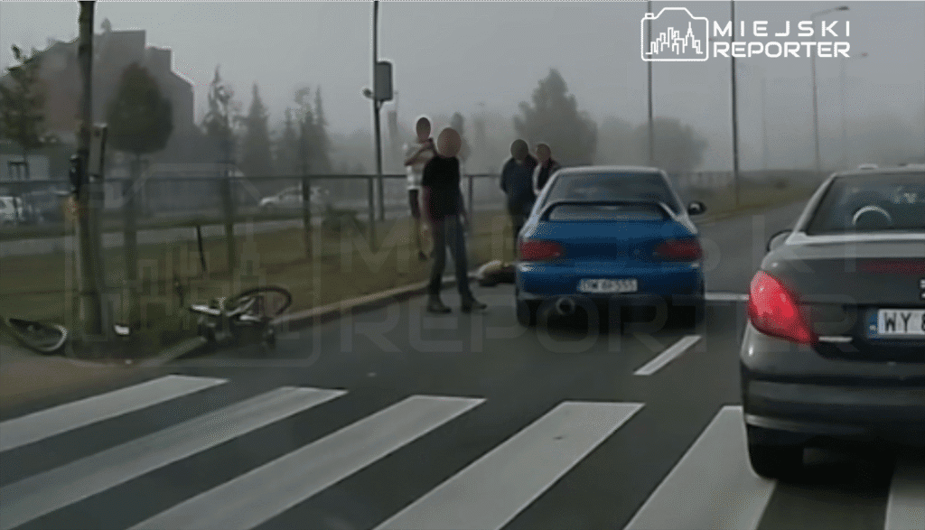 Bir bisikletli dogrudan bir arabaya carpti 70 yasindaki adam hastaneye kaldirildi 9029