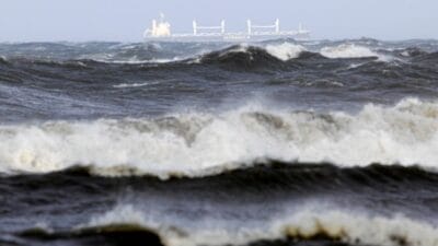 Bir denizci kayboldu onunla temas aniden kesildi puck korfezi nde servisler tarafindan bir operasyon yurutuluyor 13526