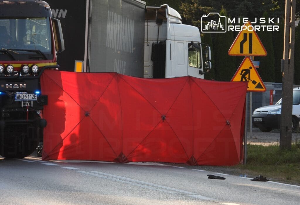 Bir kamyonun bir yayaya carpip kacmasi sonucu olum yol kapatildi 9098