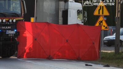 Bir kamyonun bir yayaya çarpıp kaçması sonucu ölüm. Yol kapatıldı 3 Bir kamyonun bir yayaya carpip kacmasi sonucu olum yol kapatildi 9098