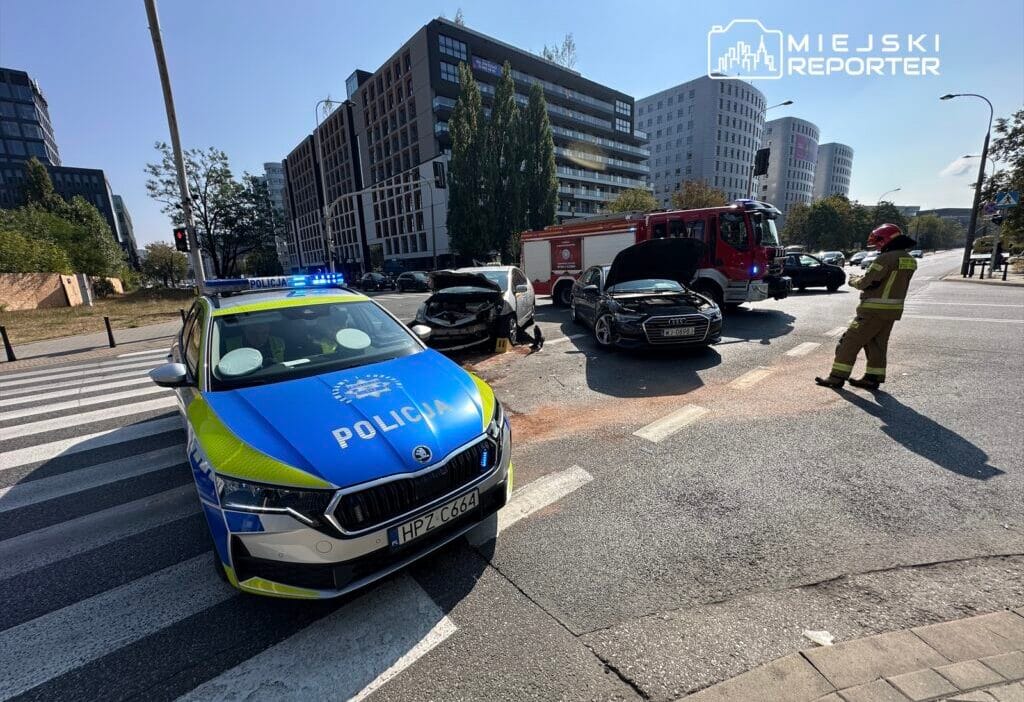 Bir kavsagin ortasinda carpisma her iki surucu de yesil isik yandigini iddia ediyor 10055