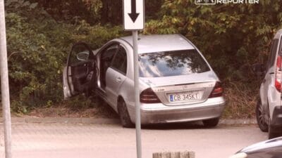 Bir mercedes in direksiyonuna gecen 19 yasindaki cecen bir adam polis memurlarindan kacmaya calisti basarisiz oldu 9644