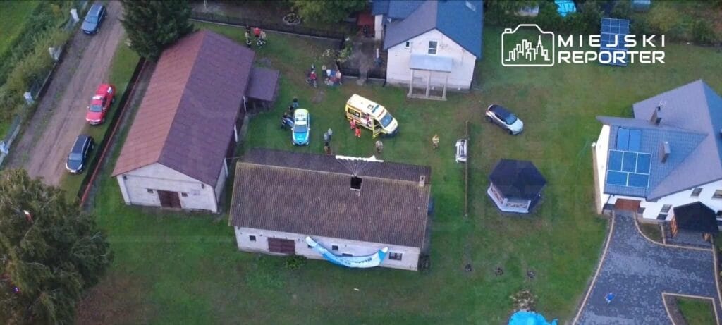 Bir motorlu parasut yuksekten dustu pilot bir binanin catisina carptiktan sonra hayatta kaldi 10767