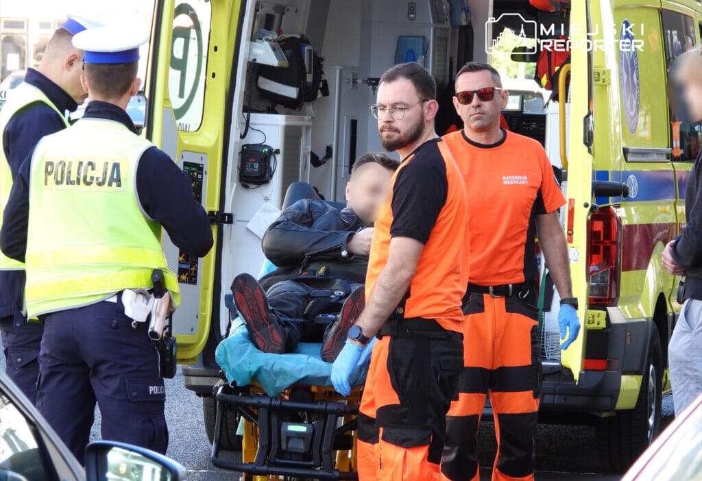 Bir motosiklet ile bir otomobil carpisti tek seritli aracin surucusu bacagindan yaralanarak hastaneye kaldirildi 13433