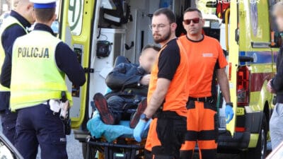 Bir motosiklet ile bir otomobil carpisti tek seritli aracin surucusu bacagindan yaralanarak hastaneye kaldirildi 13433